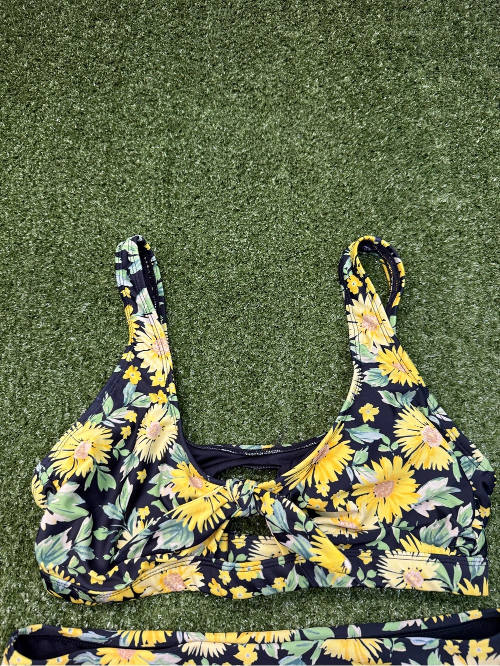 Old Navy 2 Piece Bikini Swimsuit Sunflowers Yellow High Waisted Scoop Keyhole M - Picture 2 of 6